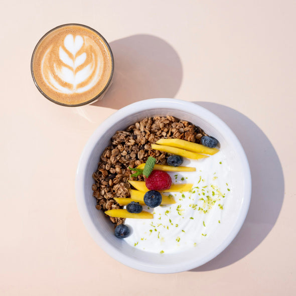Combo Yogurt granola bowl + Yipao Coffee